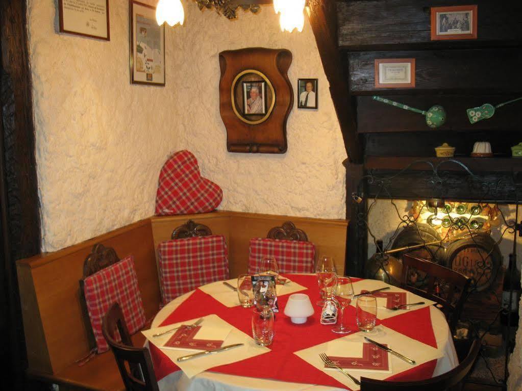Auberge Des Trois Chateaux Eguisheim Exterior photo